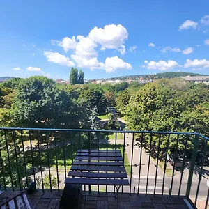  Apartman Sunny Panorama Flat Near Castle With Balcony