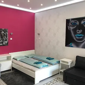 Diana's Charming At The Buda Castle Apartamento